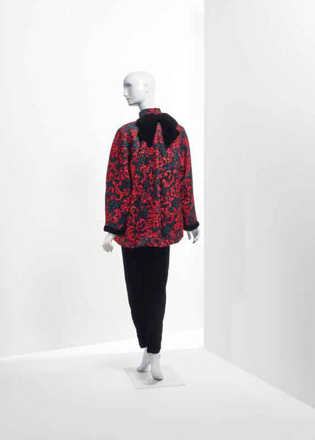 Смотрите, какие наряды Yves Saint Laurent продает Катрин Денев (фото 8)