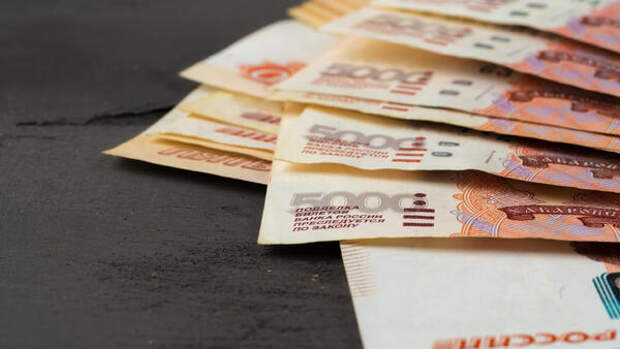 Как не остаться без денег после получения январской зарплаты в декабре — точно не промотаете