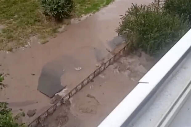 78.ru: в Петербурге двор затопило из-за прорыва трубы с горячей водой
