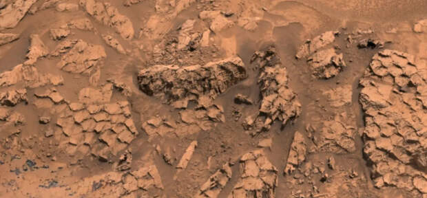На Марсе обнаружили камни с «драконьей чешуёй» — возможное свидетельство сезонных циклов