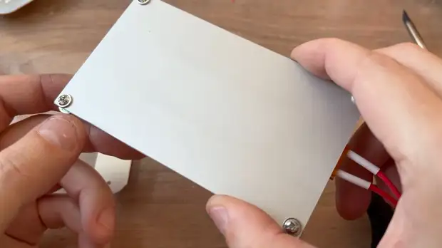 Теперь менять светодиоды в лампочке легче простого. Никаких паяльников ...