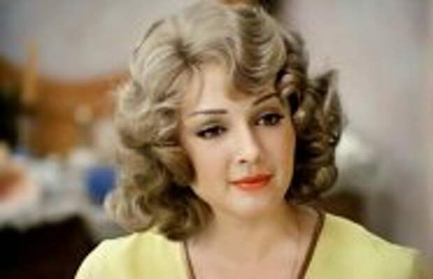 Кино: Гайдай сделал из неё звезду, а она влюбилась в 16, просила всё и уехала в США: Как живет Софочка из комедии «Не может быть» в свои 75