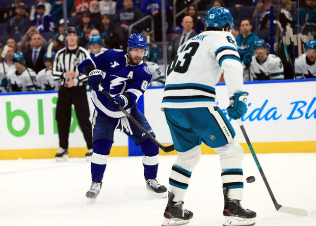 Кучеров сделал три ассиста в игре НХЛ и вышел на третье место в списке лучших бомбардиров