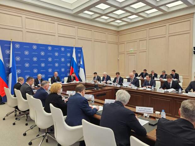 В ближайшие два года МЧС России проведет испытания по посадке вертолетов на атомные ледоколы в Арктической зоне