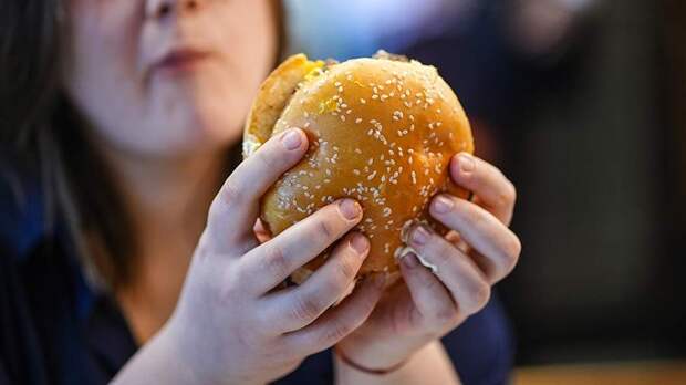 Лукашенко потребовал использовать в бывших McDonald's только местные продукты