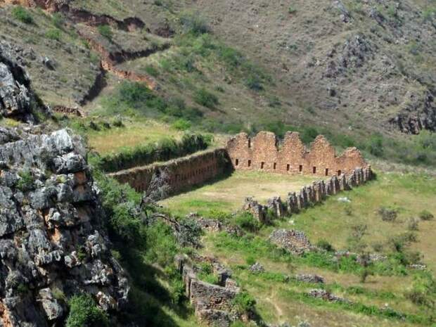 Крепость Инкальяхта – один из наиболее ярких археологических памятников периода Цивилизации инков (Боливия). | Фото: dostoyanieplaneti.ru.