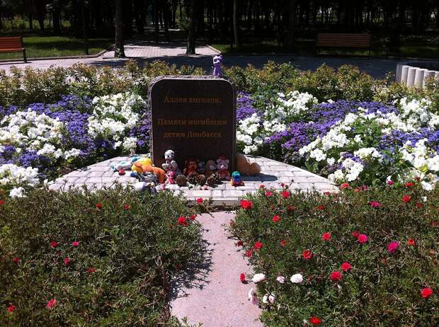 В нынешней ситуации всем русским людям надо определиться со своей гражданской позицией.