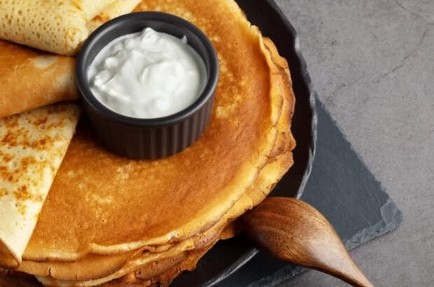 Шеф-повар Рей рассказала, как приготовить тонкие и воздушные блины