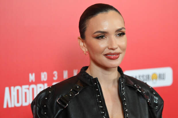 Певица Серябкина заявила, что приличные девушки не примут в подарок квартиру