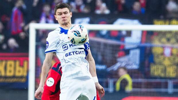 Игрок «Динамо Мх» Глушков — о пенальти с «Зенитом»: «У всех была улыбка. К таким решениям уже привыкли»