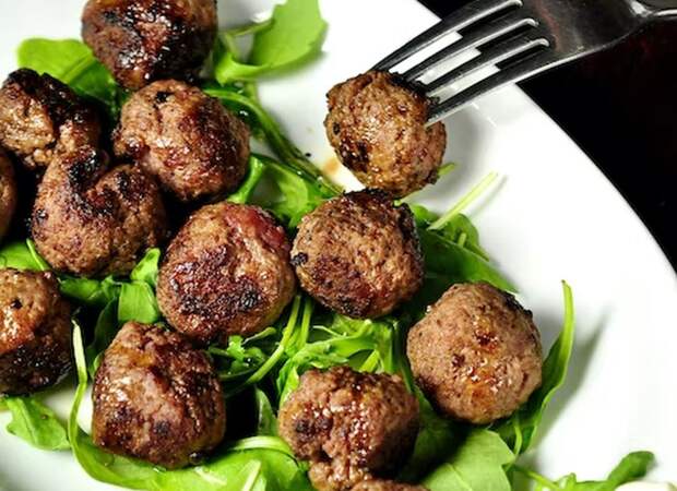 Постоянный голод может указывать на растянутый желудок и болезни