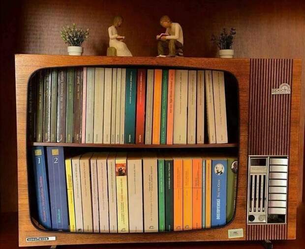 Идеальное место для хранения небольшого количества книг. / Фото: fb.ru