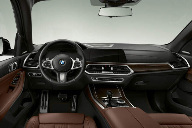 BMW X5 xDrive45e - с шестицилиндровым двигателем.