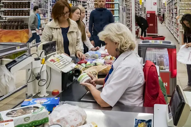 Жители Екатеринбурга пожаловались на сбор персональных данных при покупке спиртного и табака
