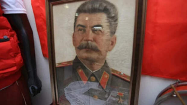 Портрет Иосифа Сталина в барнаульском 