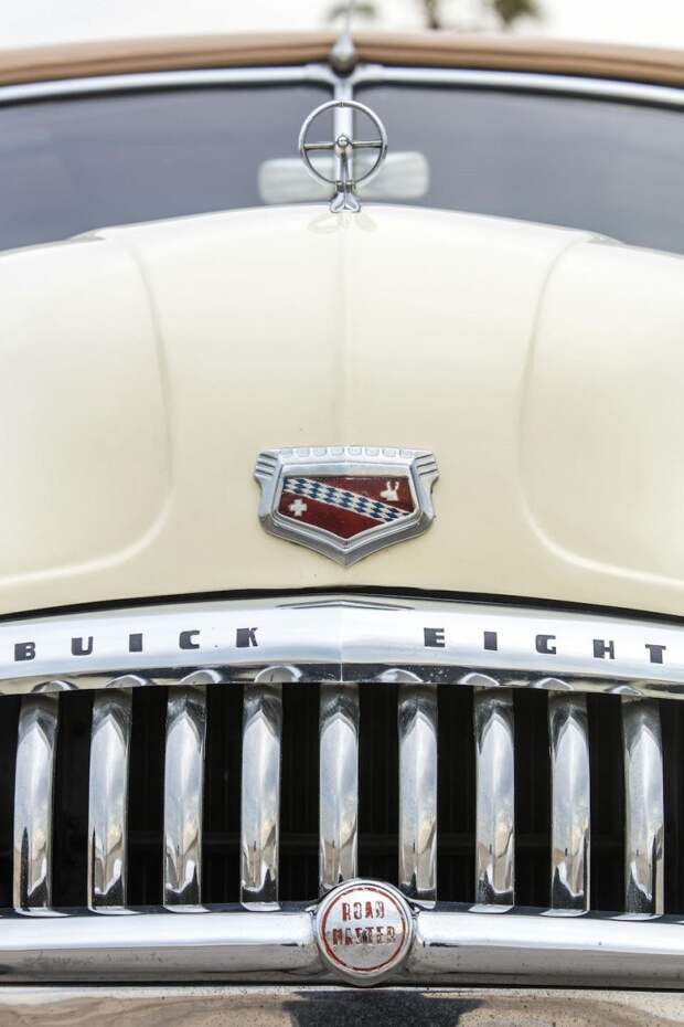 Кабриолет Buick Roadmaster 1949 года выпуска из фильма «Человек дождя» продан на аукционе