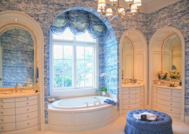 Синий цвет отлично пойдет для классической и викторианской ванной комнате