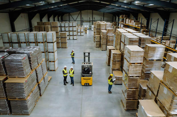 Медианная зарплата в сфере логистики и транспорта увеличилась до 111 тыс. рублей