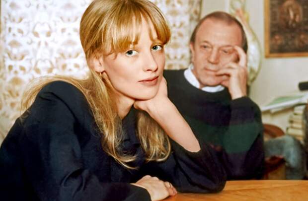 «Он кричал на весь вагон»: 58-летний Анатолий Ромашин не хотел позднего ребенка, но его сын объединил всех женщин актера