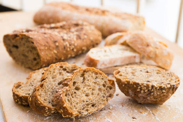 Биолог Шеина: хлеб с небольшой плесенью можно употреблять только в виде сухариков