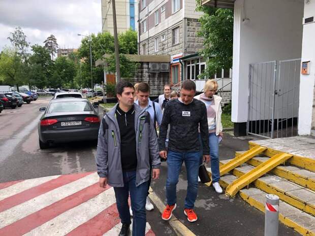 Глава Лосинки проверил состояние домов на Стартовой