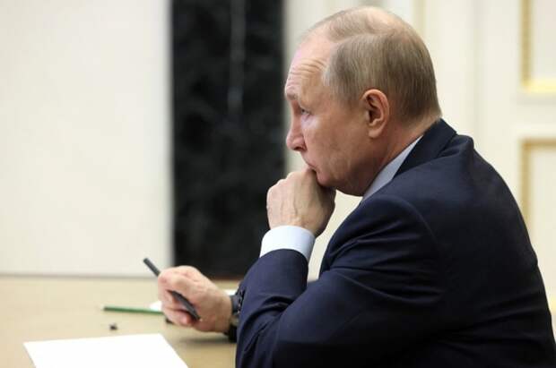 Путин рассказал, как рубил лес в тайге и строил дома