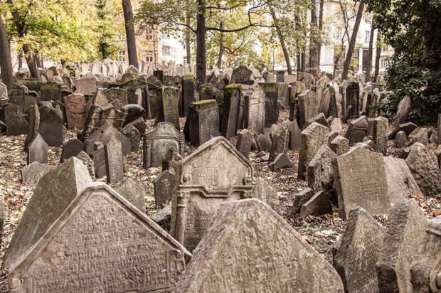 Старое еврейское кладбище в Праге.