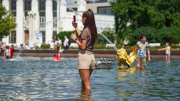 Как аномальная ЖАРА пришла в российские города (ФОТО)