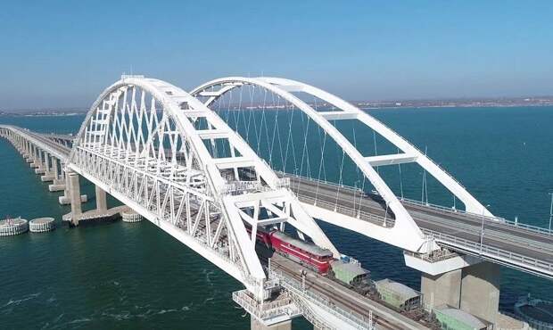 В Киеве обещают ответить на запуск поездов по Крымскому мосту В Киеве обещают ответить на запуск поездов по Крымскому мосту