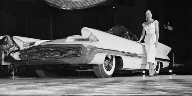 Lincoln Futura, автосалон в Чикаго, январь 1955 года автовыставка, девушки, девушки и авто, ретро фото