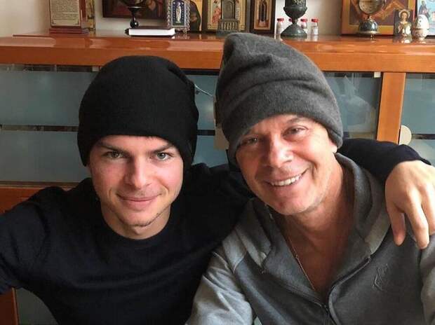 Олег Газманов заговорил о том, что приемный сын отказался от его фамилии