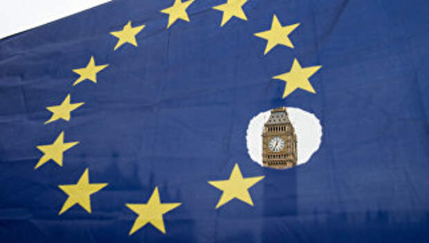Флаг Евросоюза на фоне Вестминстерского дворца в Лондоне. Архивное фото