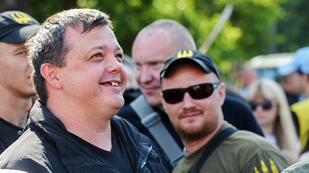 ЧВК имени Семенченко. Зачем Зеленскому покрывать Порошенко