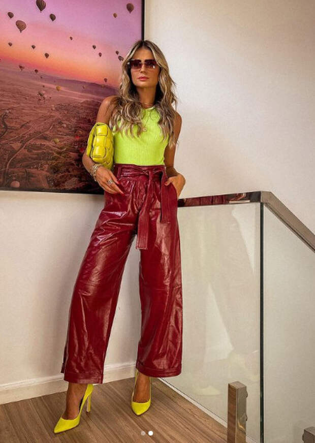 Бразильская fashion-блогер Тасия Навес в новом модном решении повседневного образа.
