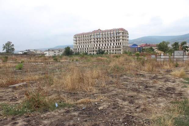 Я нашла фотографии того, как выглядел город в 2019 году, и готова сравнить их со своими снимками, сделанными пару недель назад