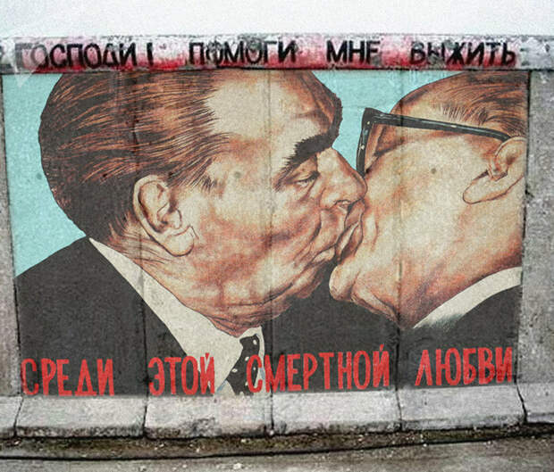 Советский начальственный мужской поцелуй: история целой эпохи