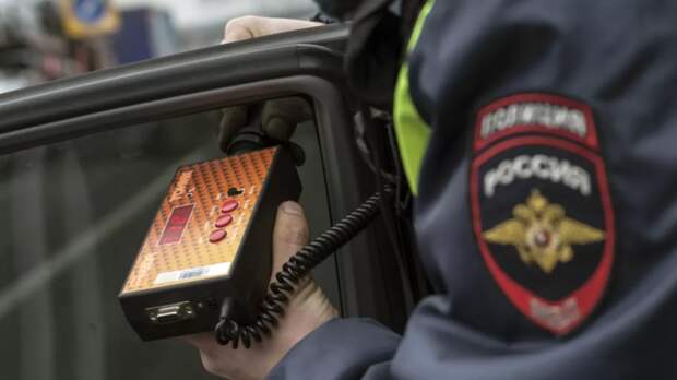 Автоюрист объяснил, почему машины должны быть растонированы