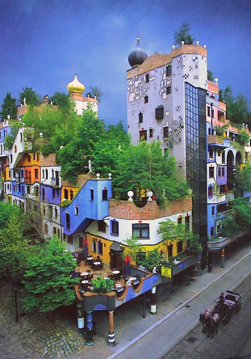 Общий вид на забавное здание. /Фото: architime.ru