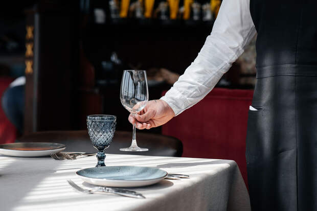 Baza: в Москве закрылось рекордное с пандемии количество ресторанов