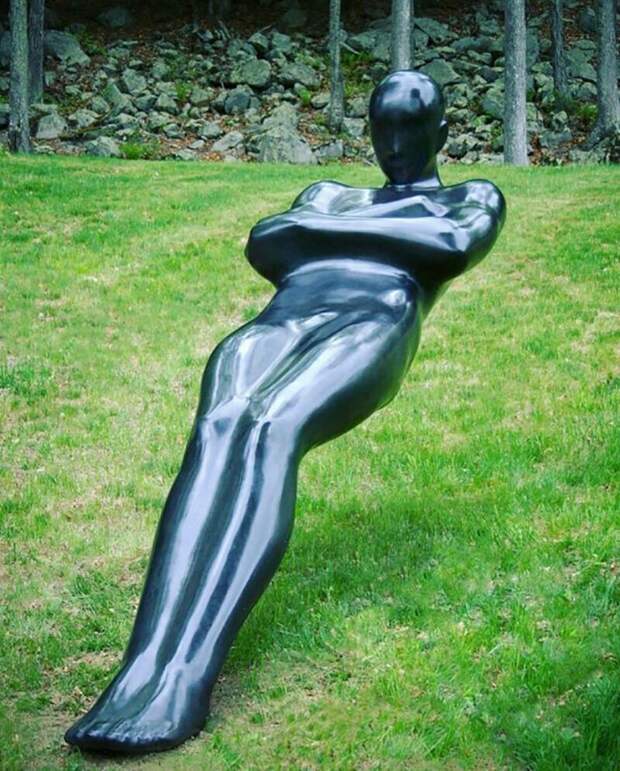 Статуя "Альбедо" в парке США всемирное тяготение, гравитация, забавно, законы физики, подборка, удачные кадры, фото