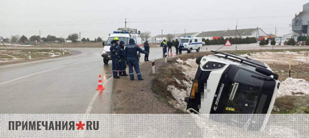 Рейсовый автобус перевернулся на западе Крыма