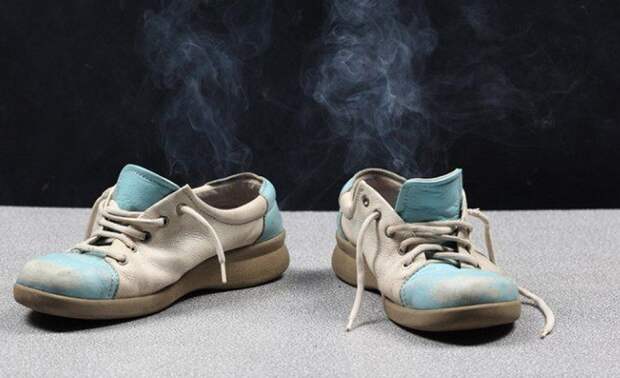 Неприятный запах из обуви нейтрализуется путем заморозки. / Фото: svnovosti.ru