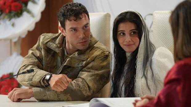 Слухи о романе турецких звёзд Айтача Шашмаза и Хелин Кандемир подтвердились: подробности