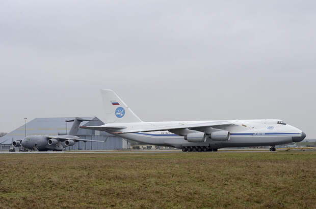 C17 GB et Antonov 125 russe
