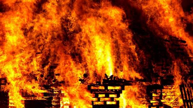Власти Свердловской области ввели режим ЧС из-за пожара на складах с порохом