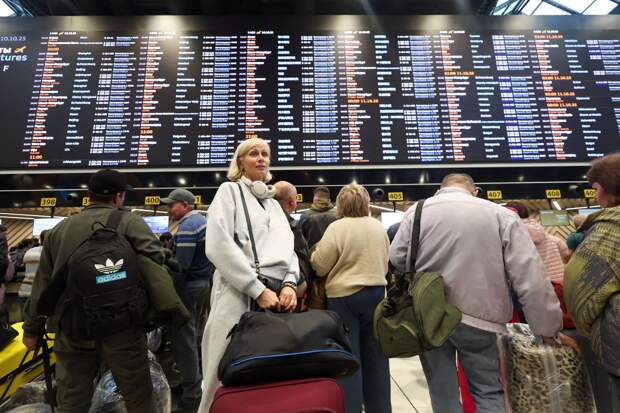 Аэропорт Шереметьево временно закрыли на прилет из-за непогоды