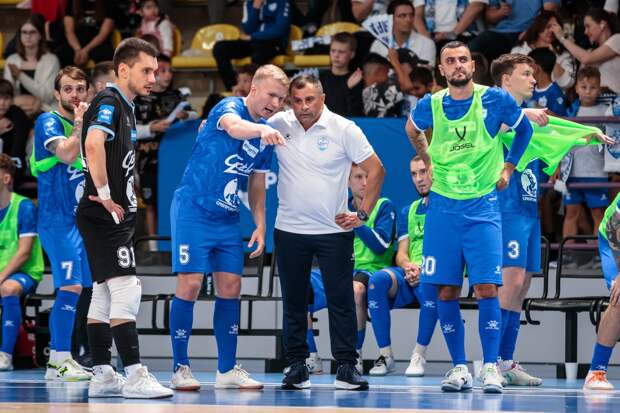 В сургутском «Факеле» сняли главного тренера после 24 поражений в чемпионате Суперлиги по футзалу