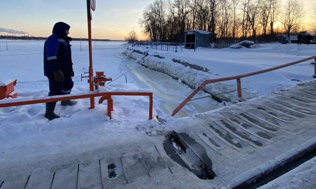 В Архангельске закрыли понтон на остров Бревенник