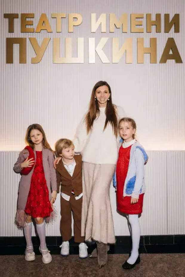 Анна Тихомирова