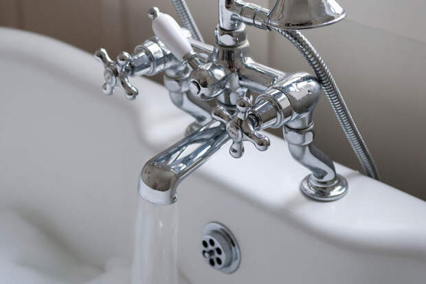 Врач Филева: бактерии часто скапливаются в пупке и области за ушами